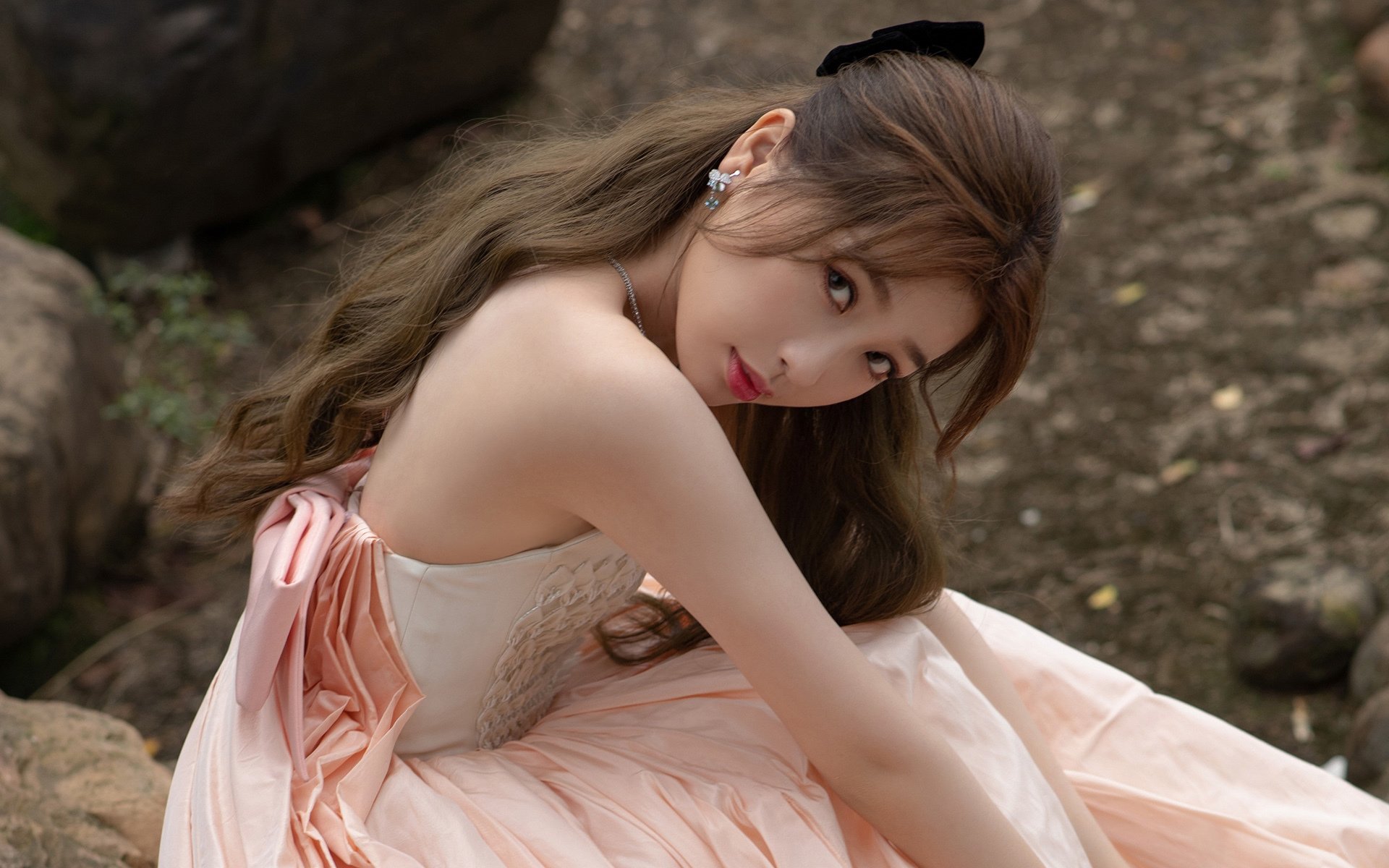 雷火电竞app-绿茵与硬木的共鸣，欧冠决赛焦点战与步行者鏖战火箭的史诗之夜